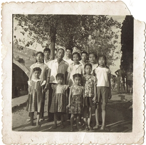 透过蔡家三代人老照片回望一个家族百年发展缩