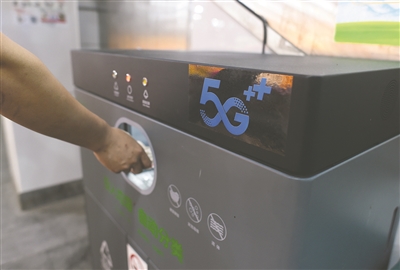 农贸市场内可自动分类投放垃圾的5g智能垃圾桶